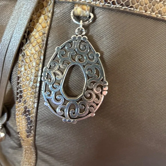 Brighton "Pretty Tough Reed" tote bag in a silver or zinc pearl - Picture 7 of 16